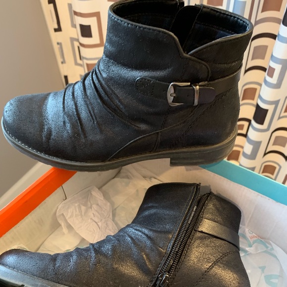 BareTraps Shoes - Ankle Boots BareTraps Shoes - Ankle Boots